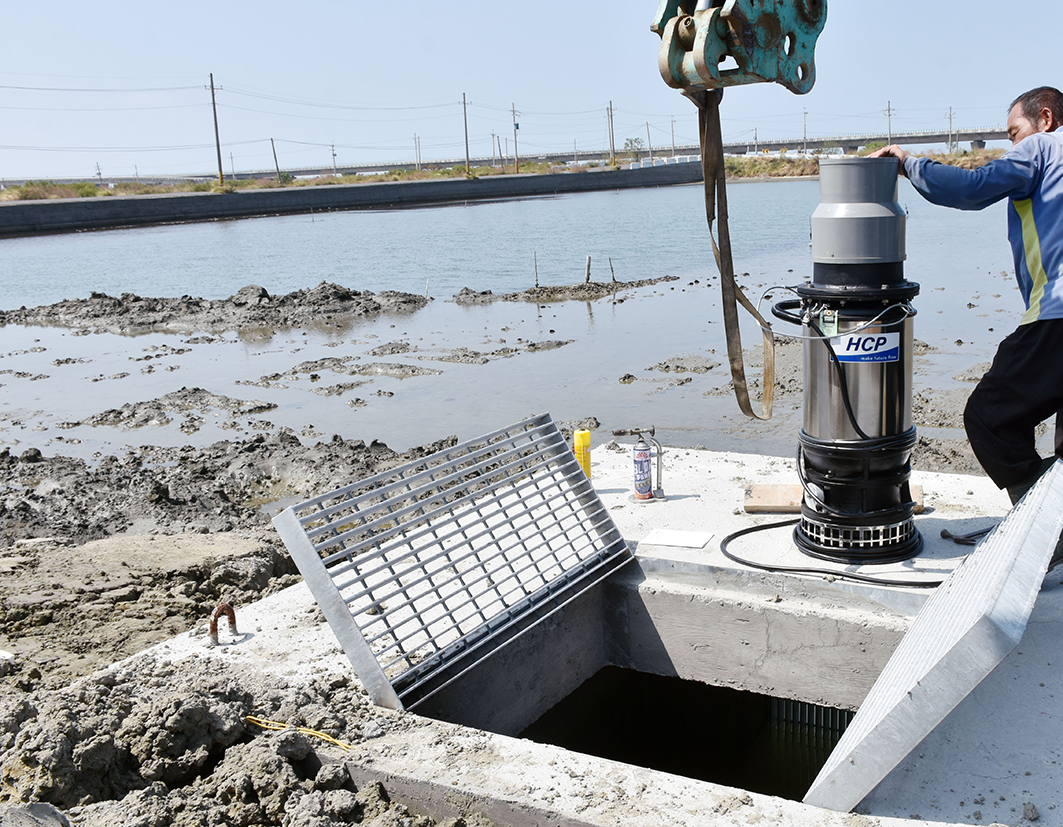 Solar System Retention Pond Drainage in Tainan, Taiwan Solar System Retention Pond Drainage in Tainan, Taiwan